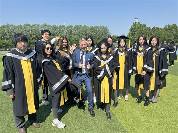 朝陽(yáng)凱文畢業(yè)生