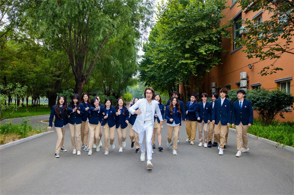 北京市中關(guān)村外國(guó)語(yǔ)學(xué)校國(guó)際高中g(shù)