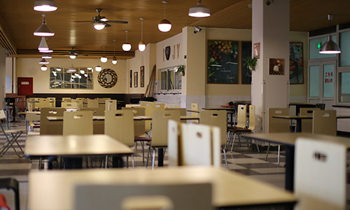 1.北京市君誼中學(xué)