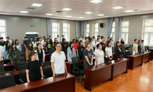 東北大學(xué)哈珀OSSD國際教育中心師生共觀大閱兵