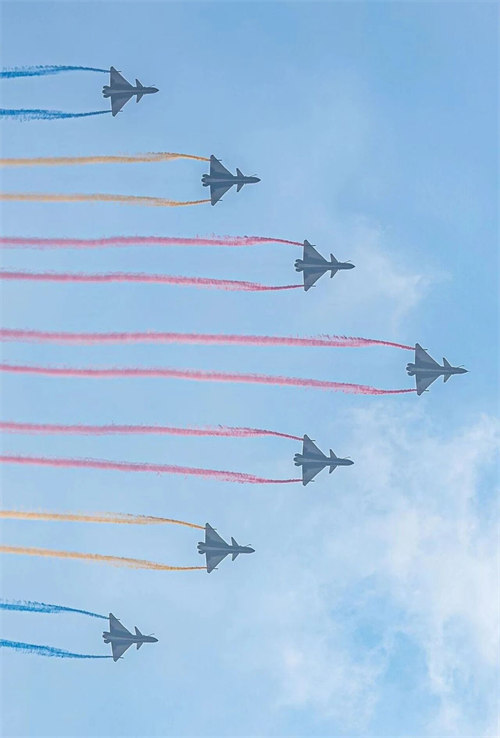 東北大學(xué)哈珀OSSD國際教育中心師生共觀大閱兵