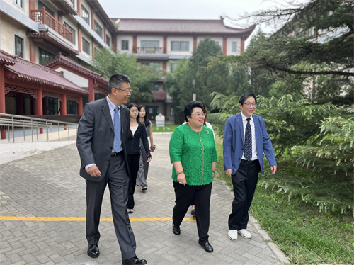 拔萃橘郡OCAHS課程學(xué)部授牌