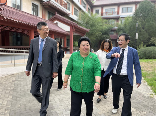 拔萃橘郡OCAHS課程學(xué)部授牌