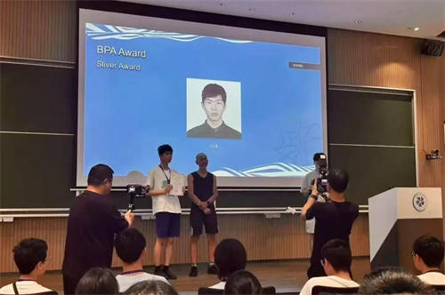 青苗學(xué)校學(xué)生獲丘成桐數(shù)學(xué)營銀獎