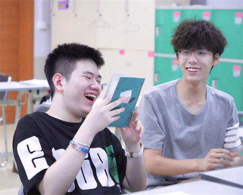 六力學(xué)校維多利亞預(yù)備課程中心預(yù)科銜接班招生簡(jiǎn)章