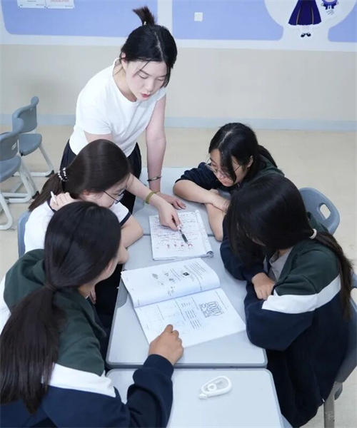 六力學(xué)校維多利亞預(yù)備課程中心預(yù)科銜接班招生簡(jiǎn)章