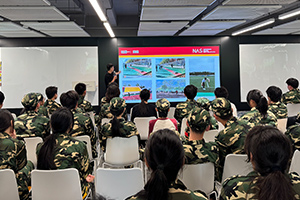 北京市朝陽區(qū)新亞學(xué)校開學(xué)第一課：秋陽淬礪青春色，新亞學(xué)子話軍訓(xùn)！