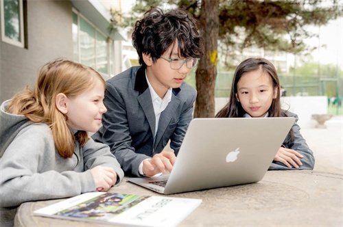 青苗學(xué)校招生簡章