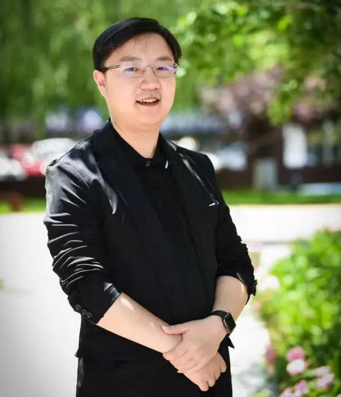 新府學(xué)校長(zhǎng)姚宇堃