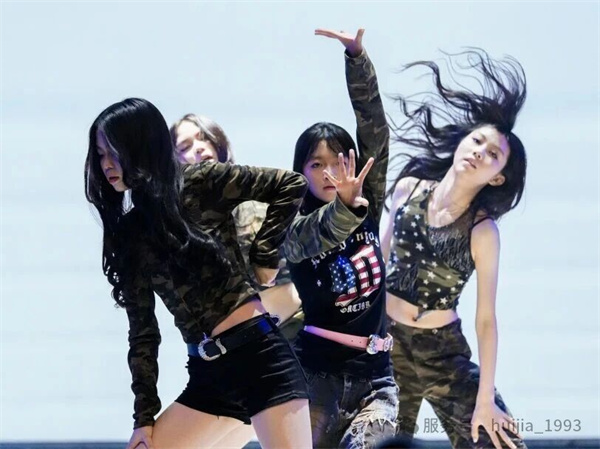 匯佳初中舞蹈隊(duì)四女孩專場演出的溫暖故事g